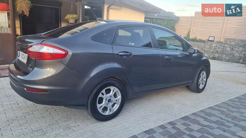 Седан Ford Fiesta 2015 в Киеве