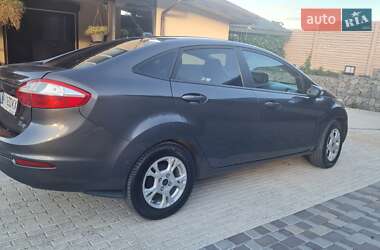 Седан Ford Fiesta 2015 в 