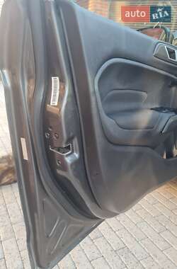 Седан Ford Fiesta 2015 в 