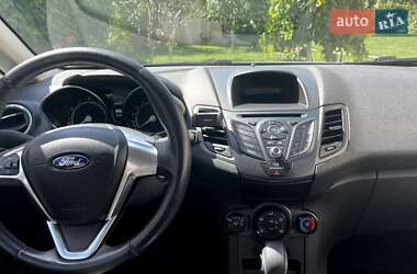 Хэтчбек Ford Fiesta 2016 в 