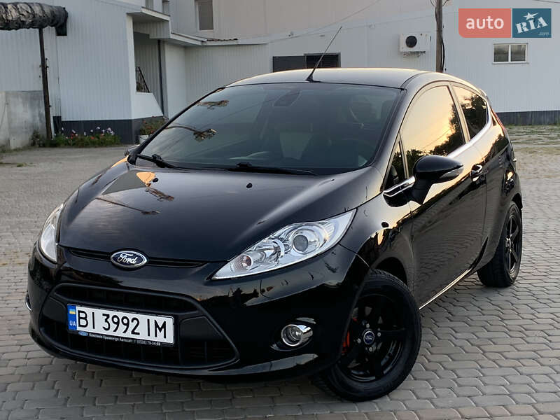 Хэтчбек Ford Fiesta 2012 в 