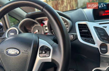 Хэтчбек Ford Fiesta 2012 в 