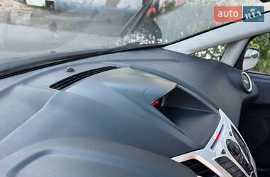 Хэтчбек Ford Fiesta 2012 в 