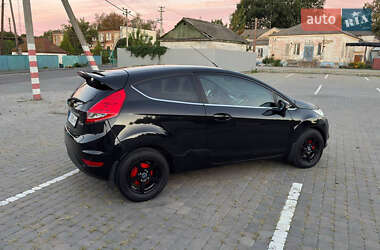 Хэтчбек Ford Fiesta 2012 в 