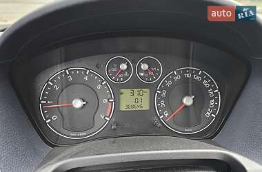 Хэтчбек Ford Fiesta 2006 в 