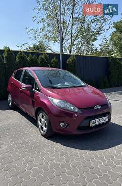 Хэтчбек Ford Fiesta 2011 в 