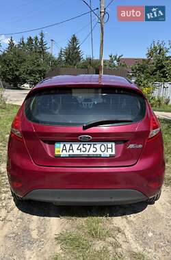 Хэтчбек Ford Fiesta 2011 в 