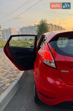 Хэтчбек Ford Fiesta 2016 в 