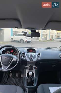 Хэтчбек Ford Fiesta 2011 в 