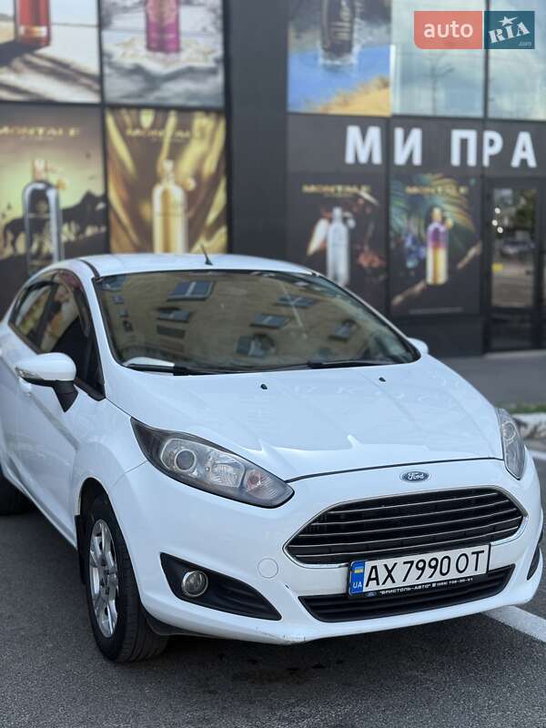 Хэтчбек Ford Fiesta 2013 в 