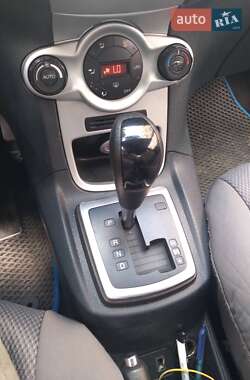 Хэтчбек Ford Fiesta 2012 в 