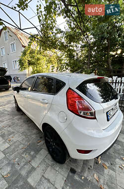 Хэтчбек Ford Fiesta 2016 в 