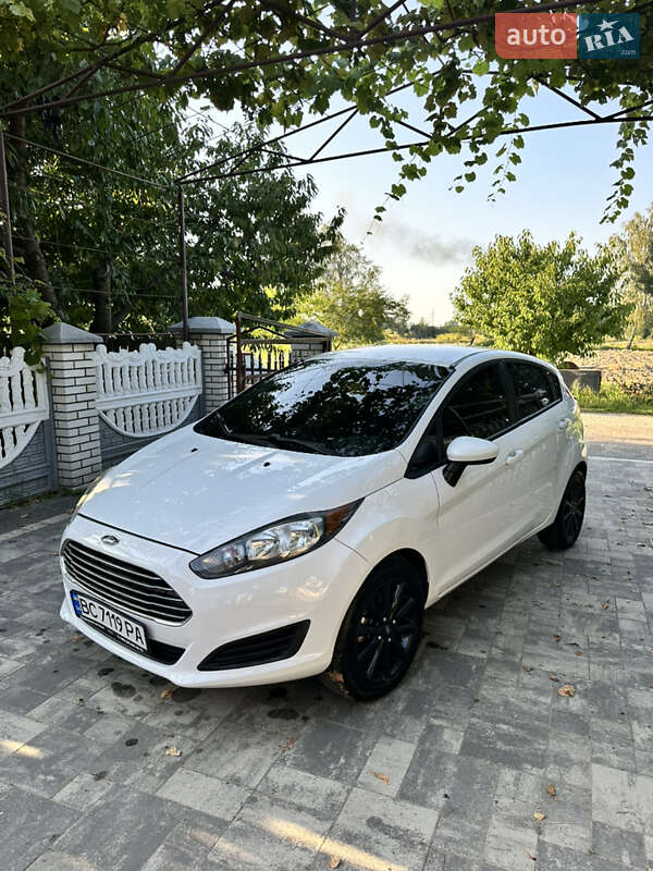 Хэтчбек Ford Fiesta 2016 в Малехове фото 2 Хэтчбек Ford Fiesta 2016 в Малехове