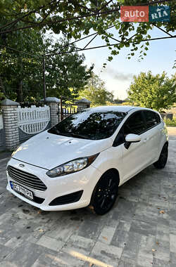 Хэтчбек Ford Fiesta 2016 в 