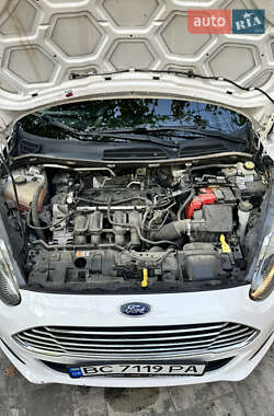 Хэтчбек Ford Fiesta 2016 в 
