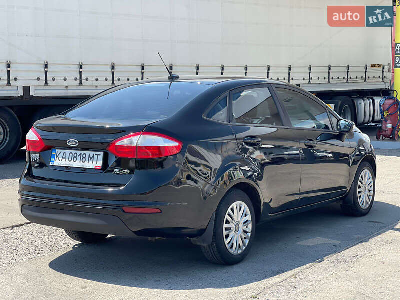 Седан Ford Fiesta 2019 в Ужгороде