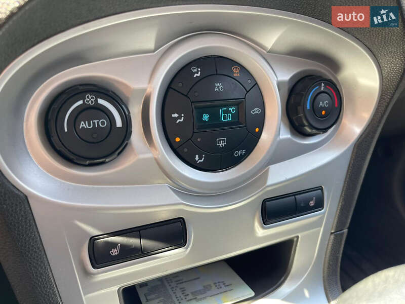 Седан Ford Fiesta 2019 в Ужгороде
