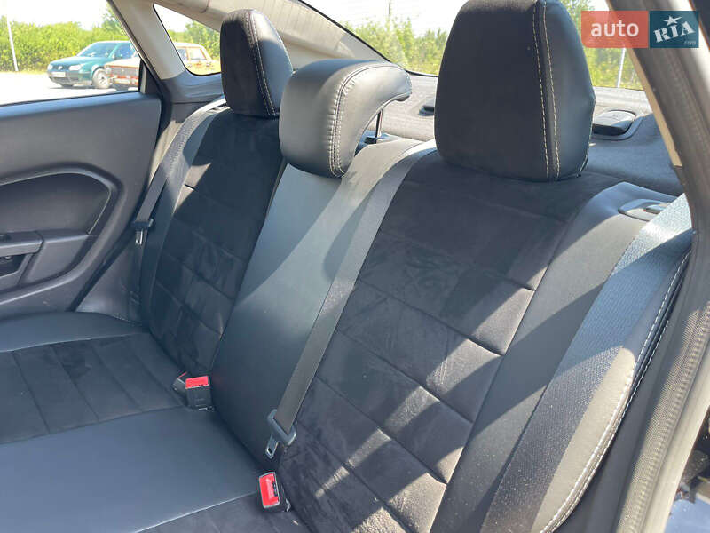 Седан Ford Fiesta 2019 в Ужгороде