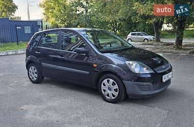 Хэтчбек Ford Fiesta 2006 в 