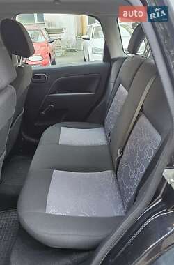Хэтчбек Ford Fiesta 2006 в 