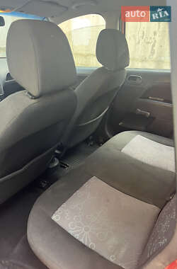 Хэтчбек Ford Fiesta 2006 в 