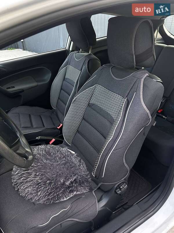 Хэтчбек Ford Fiesta 2010 в Луцке фото 4 Хэтчбек Ford Fiesta 2010 в Луцке