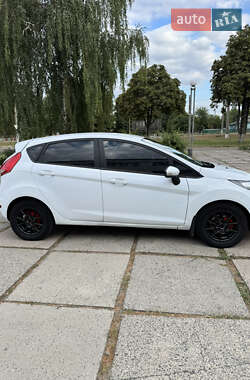 Хэтчбек Ford Fiesta 2011 в 