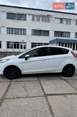 Хэтчбек Ford Fiesta 2011 в 