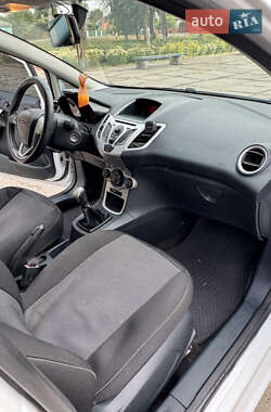 Хэтчбек Ford Fiesta 2011 в 