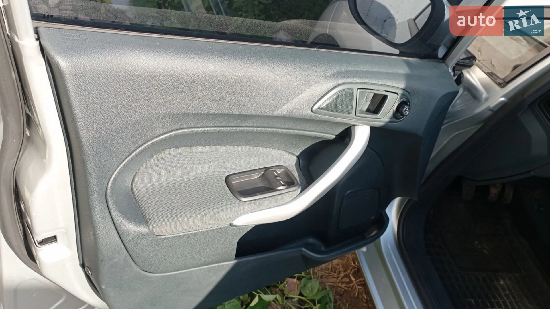 2011 Ford Fiesta - мініатюра 12