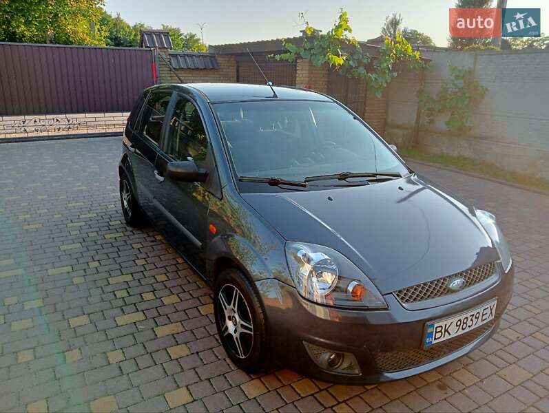 Хэтчбек Ford Fiesta 2007 в 