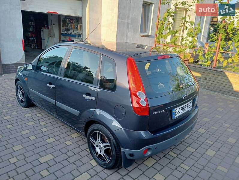Хэтчбек Ford Fiesta 2007 в Ровно