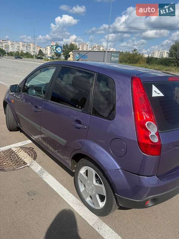 Хэтчбек Ford Fiesta 2008 в 