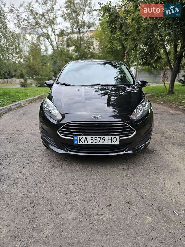 Хэтчбек Ford Fiesta 2015 в 