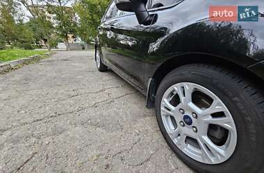 Хэтчбек Ford Fiesta 2015 в 