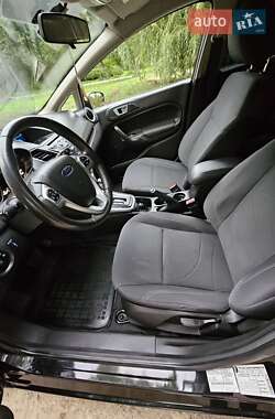 Хэтчбек Ford Fiesta 2015 в 