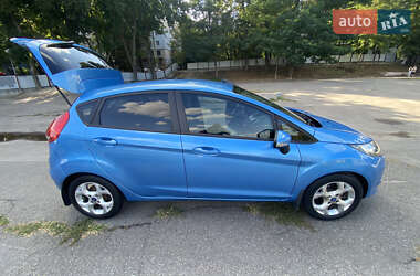 Хэтчбек Ford Fiesta 2011 в 