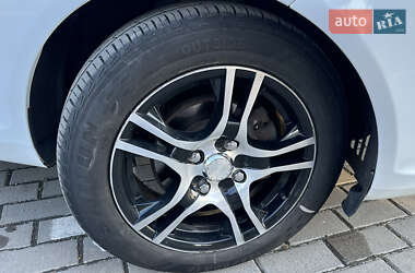 Хэтчбек Ford Fiesta 2012 в 