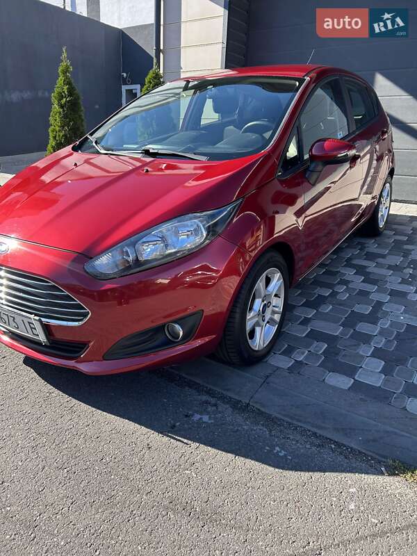 Хэтчбек Ford Fiesta 2016 в 
