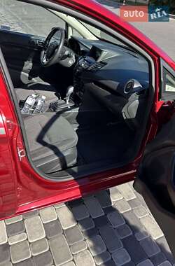 Хэтчбек Ford Fiesta 2016 в 