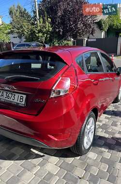 Хэтчбек Ford Fiesta 2016 в 