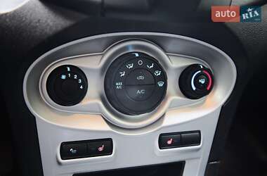 Седан Ford Fiesta 2017 в 