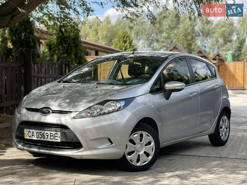 Хэтчбек Ford Fiesta 2011 в 