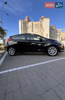 Хэтчбек Ford Fiesta 2016 в Киеве