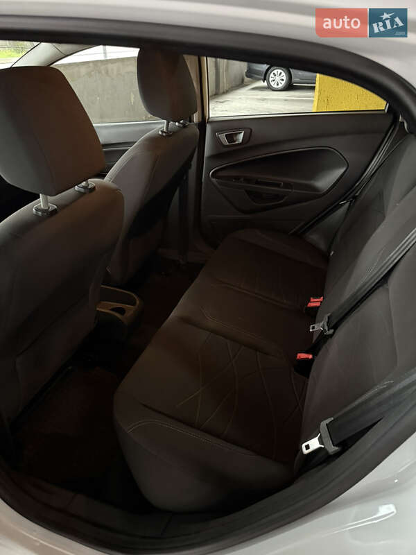 Хэтчбек Ford Fiesta 2015 в Львове