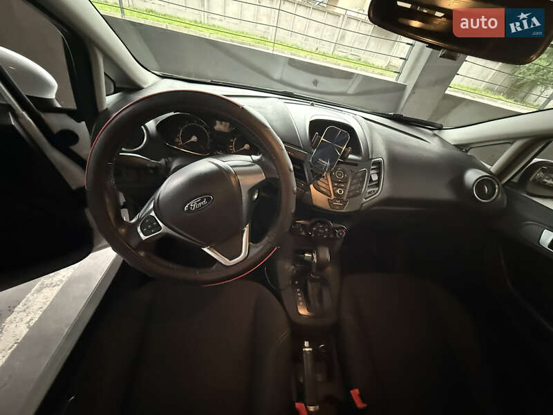Хэтчбек Ford Fiesta 2015 в Львове