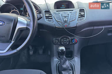Хэтчбек Ford Fiesta 2017 в 