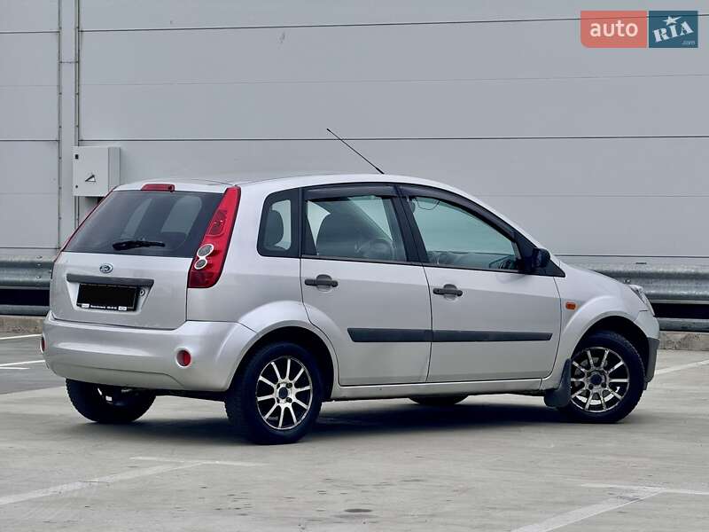 Хэтчбек Ford Fiesta 2007 в Киеве