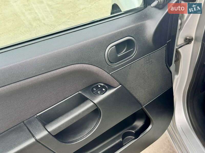 Хэтчбек Ford Fiesta 2007 в Киеве