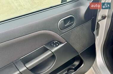 Хэтчбек Ford Fiesta 2007 в 